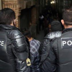 İran'da ekonomi isyanı b&uuml;y&uuml;yor! Sokaklar karıştı, 250 polis yaralandı