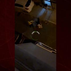 Alkoll&uuml; komşunun g&uuml;r&uuml;lt&uuml;s&uuml; mahalleyi ayağa kaldırdı kavga kanlı bitti