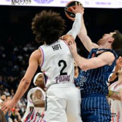 Anadolu Efes evinde 5 sayıyla kaybetti