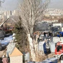 Ankara'da b&uuml;y&uuml;k yangın! 7-8 TIR alev alev yandı, valilikten ilk a&ccedil;ıklama