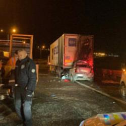 Ankara'daki feci kazada otomobil tıra &ccedil;arptı: 1 &ouml;l&uuml;