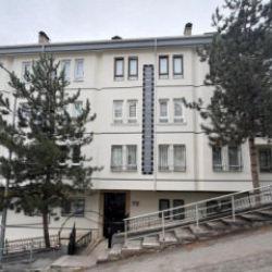 Ankara&rsquo;da kolonlarında hasar tespit edilen bina tahliye edildi