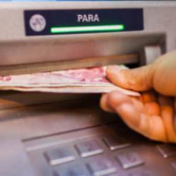 Kart şifrenizi &ccedil;alıyorlar: Saate dikkat! ATM'lerdeki yeni tuzak...