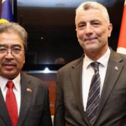 Bakan Bolat, Malezya Yatırım Ticaret ve Sanayi Bakanı Ghani ile g&ouml;r&uuml;şt&uuml;