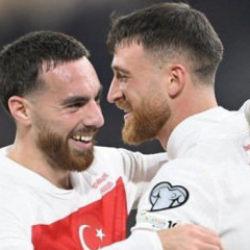 Beşiktaşlı yıldız 'hep konuşuyorum' diyerek a&ccedil;ıkladı! Salih &Ouml;zcan 'Kartal' mı oluyor? 