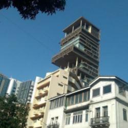 Buralarda kim oturuyor dedirtiyor! İşte fiyatları dudak u&ccedil;uklatan evler...