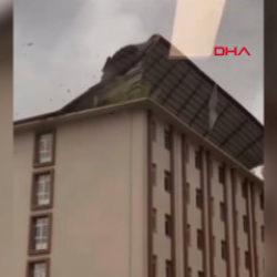 Bursa&rsquo;da şiddetli fırtına &ccedil;atıları u&ccedil;urdu