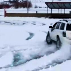 Cami avlusunda drift yapan s&uuml;r&uuml;c&uuml;ye 58 bin TL ceza