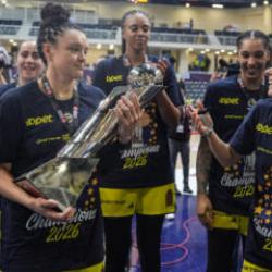 Dev finalde kazanan Fenerbah&ccedil;e! Galatasaray'ı yenerek kupa kazandı