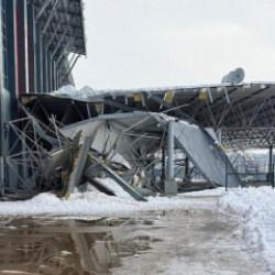 Diyarbakır Stadı'nın sundurması kar yağışında &ccedil;&ouml;kt&uuml;: İlk a&ccedil;ıklama geldi