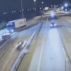 Edirne'de ters y&ouml;ne giren alkoll&uuml; s&uuml;r&uuml;c&uuml; kaza yaptı: 2 yaralı