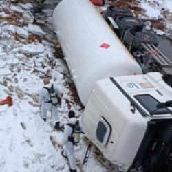 Faciadan d&ouml;n&uuml;ld&uuml;: LPG y&uuml;kl&uuml; tanker dere yatağına d&uuml;şt&uuml;