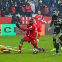 Galibiyeti kral getirdi! Amedspor zirvede farkı a&ccedil;tı