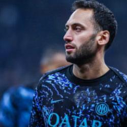 Hakan &Ccedil;alhanoğlu i&ccedil;in kapıyı &ccedil;aldılar: Teklifleri direkt reddedildi