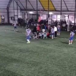 Halı sahada futbolcunun dili boğazına ka&ccedil;tı y&uuml;rekler ağza geldi