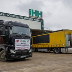 İHH'dan Ukraynalı savaş mağdurlarına 4 tırlık yardım