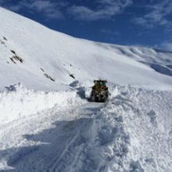 Kara yolunda &ccedil;ığ riski: Ulaşıma kapatıldı!