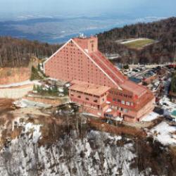 Kartepe'nin zirvesindeki &uuml;nl&uuml; otel m&uuml;h&uuml;rlendi