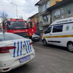 Evde &ccedil;ıkan yangında 5 kişi dumandan etkilendi