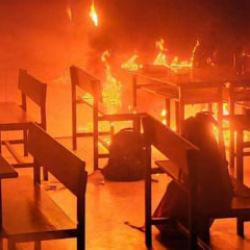 Alanya'da okulda korkutan yangın! Eğitime ara verildi