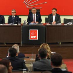 &Ouml;zel&rsquo;den milletvekillerini şoke eden &ccedil;ıkış: Hepinizi seviyorum, biriniz hari&ccedil;!