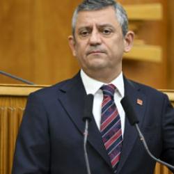 &Ouml;zg&uuml;r &Ouml;zel, Şara y&ouml;netimini hedef aldı! 'Suriye'nin tamamını temsil etmiyor'