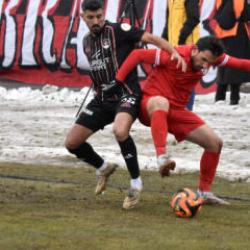 Play-off m&uuml;cadelesi veren 2 takım kapıştı! Deplasmanda 3 puanı tek golle aldılar