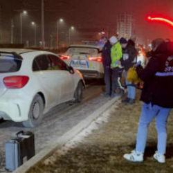 Polise &ccedil;arpıp ka&ccedil;an şahıs yakayı ele verdi