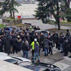 Zonguldak'ta babaanne ile 2 torunu &ouml;ld&uuml;r&uuml;lm&uuml;şt&uuml;! Duruşma &ccedil;ıkışında arbede &ccedil;ıktı