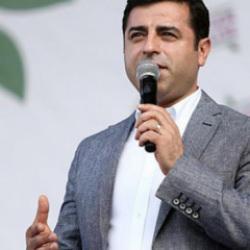 Selahattin Demirtaş'a 'cumhurbaşkanına hakaret' gerek&ccedil;esi ile hapis cezası