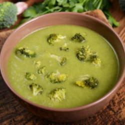 Soğuk g&uuml;nlere birebir: Kremalı brokoli &ccedil;orbası tarifi