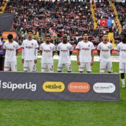 S&uuml;per Lig ekibi 4 futbolcusuna veda etti