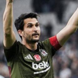 S&uuml;per Lig ekibinden Necip Uysal ve Cenk Tosun'a teklif! Necip'ten jet yanıt