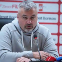 Thomas Reis'ten Musaba i&ccedil;in iki c&uuml;mlelik yanıt