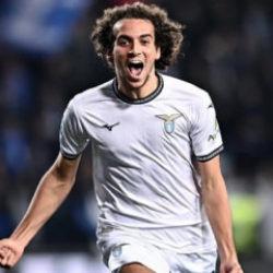 Transferde mutlu son! Yıldız oyuncu Fenerbah&ccedil;e i&ccedil;in geliyor! Rekor bonservis bedeli