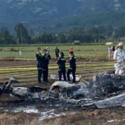 &Uuml;lkeyi sarsan kaza! &Uuml;nl&uuml; şarkıcının i&ccedil;inde bulunduğu u&ccedil;ak d&uuml;şt&uuml;: 6 &ouml;l&uuml;