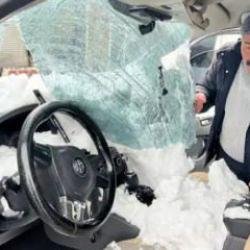 &Uuml;st ge&ccedil;itteki kar, aracın &uuml;zerine d&uuml;şt&uuml;: 1 yaralı!