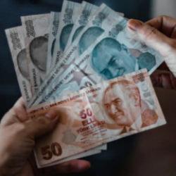 Uzman isim ev ve araba alacaklara m&uuml;jdeyi verdi: Bankalar sizi arayacak!