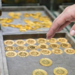 Uzman isim gram altın i&ccedil;in tarih verdi: 10 bin TL'ye &ccedil;ıkabilir!