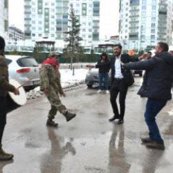 &Ouml;zel gereksinimli Fatih i&ccedil;in asker eğlencesi d&uuml;zenlendi