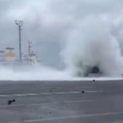 Yalova&rsquo;daki fırtınadan &ccedil;arpıcı g&ouml;r&uuml;nt&uuml;ler