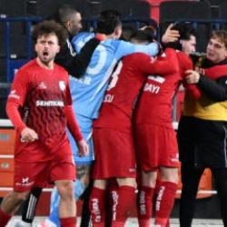 10 kişilik Gaziantep FK &uuml;&ccedil; puanı 87'de kurtardı