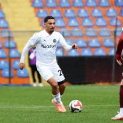 2 kırmızı kart &ccedil;ıkmıştı! 90+5'te 1-1 olan ma&ccedil;ın skoru şaşırttı