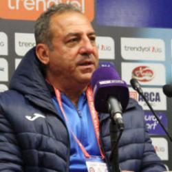 4-1'lik yenilgi sonrası oyuncularını kutladı