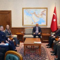 Barrack ve G&uuml;ler g&ouml;r&uuml;şmesinin ardından 'oturma d&uuml;zeni' tartışması: Ger&ccedil;ek ortaya &ccedil;ıktı!