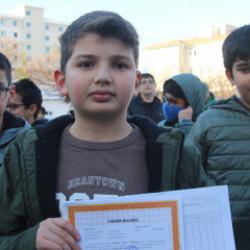 Takdir alan &ouml;ğrenci: Asıl belgeyi Gazze&rsquo;deki kardeşlerimiz almalı