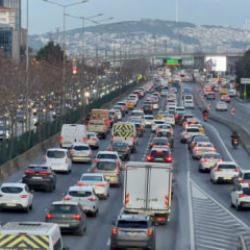 İstanbul trafiğini buz tuttu! Sabah saatlerinde yoğunluk arttı