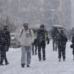 AKOM yeni tarih verdi: İstanbul'a yeniden geliyor! Kar kalınlığı ne kadar olacak?