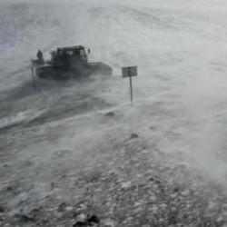 Aniden bastırdı! Trabzon'da kar fırtınası! 