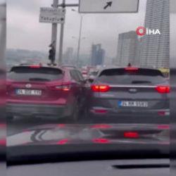 Beylikd&uuml;z&uuml;'nde "kaynak&ccedil;ı" kaza yaptı, gen&ccedil;ler tekme tokat saldırdı!